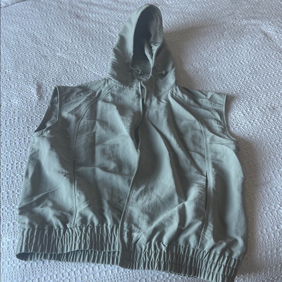 OAK + FORT hooded vest - Picture 1 of 3
